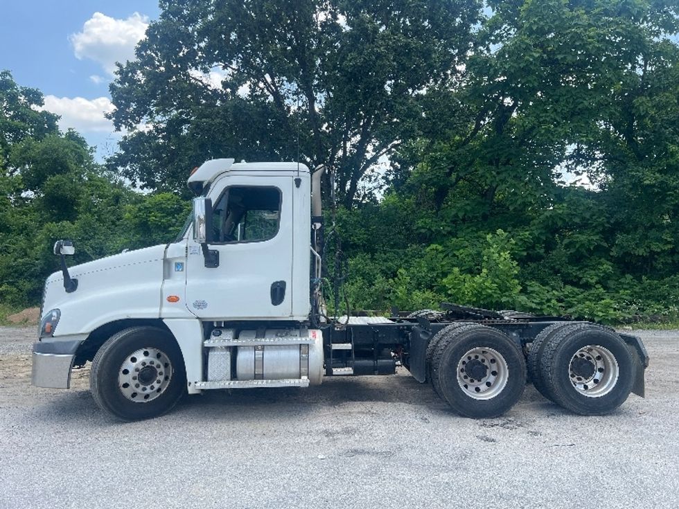 Day Cab Tractor-Heavy Duty Tractors-Freightliner-2020-Cascadia 12564ST-Baltimore-MD-259,679\n\t\tmiles-$ 49,250 - Image 4