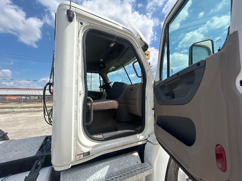 Day Cab Tractor-Heavy Duty Tractors-Freightliner-2020-Cascadia 12564ST-Beaumont-TX-245,882\n\t\tmiles-$ 57,000 - Image 12