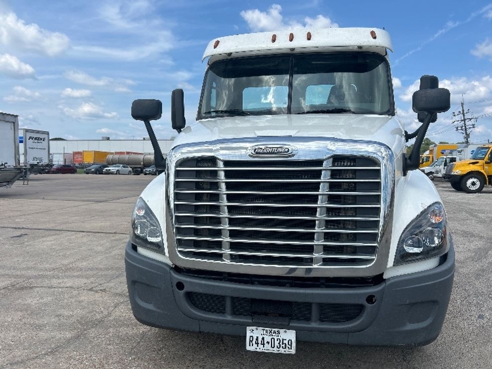 Day Cab Tractor-Heavy Duty Tractors-Freightliner-2020-Cascadia 12564ST-Beaumont-TX-245,882\n\t\tmiles-$ 57,000 - Image 2