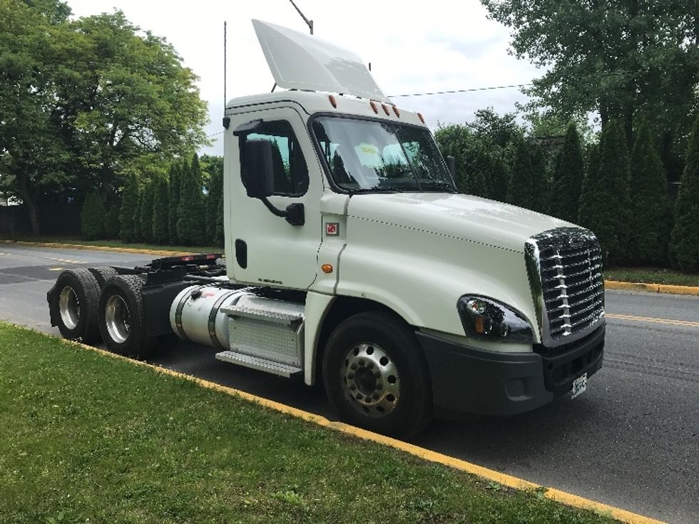 Day Cab Tractor-Heavy Duty Tractors-Freightliner-2020-Cascadia 12564ST-Bethlehem-PA-241,971\n\t\tmiles-$ 64,750 - Image 1