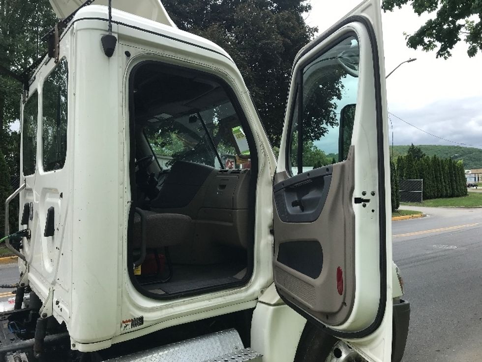 Day Cab Tractor-Heavy Duty Tractors-Freightliner-2020-Cascadia 12564ST-Bethlehem-PA-241,971\n\t\tmiles-$ 64,750 - Image 12