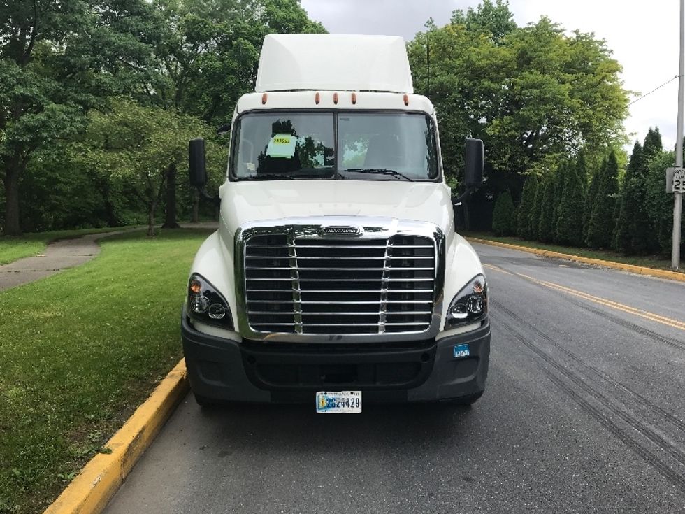 Day Cab Tractor-Heavy Duty Tractors-Freightliner-2020-Cascadia 12564ST-Bethlehem-PA-241,971\n\t\tmiles-$ 64,750 - Image 2