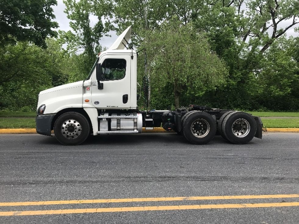 Day Cab Tractor-Heavy Duty Tractors-Freightliner-2020-Cascadia 12564ST-Bethlehem-PA-241,971\n\t\tmiles-$ 64,750 - Image 4