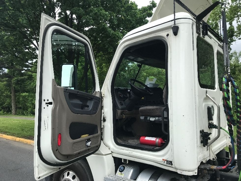 Day Cab Tractor-Heavy Duty Tractors-Freightliner-2020-Cascadia 12564ST-Bethlehem-PA-241,971\n\t\tmiles-$ 64,750 - Image 9
