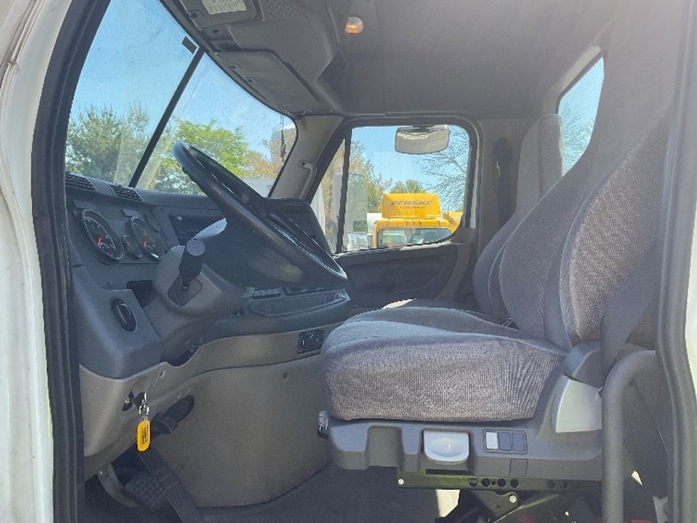 Day Cab Tractor-Heavy Duty Tractors-Freightliner-2020-Cascadia 12564ST-Bethlehem-PA-322,783\n\t\tmiles-$ 60,750 - Image 10