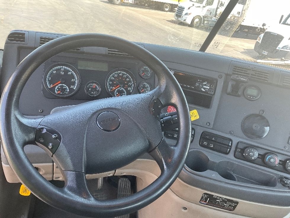 Day Cab Tractor-Heavy Duty Tractors-Freightliner-2020-Cascadia 12564ST-Bethlehem-PA-322,783\n\t\tmiles-$ 60,750 - Image 11