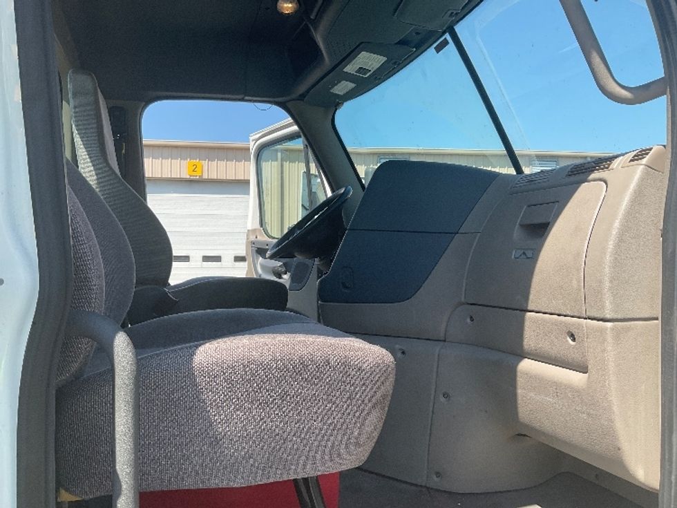 Day Cab Tractor-Heavy Duty Tractors-Freightliner-2020-Cascadia 12564ST-Bethlehem-PA-322,783\n\t\tmiles-$ 60,750 - Image 12