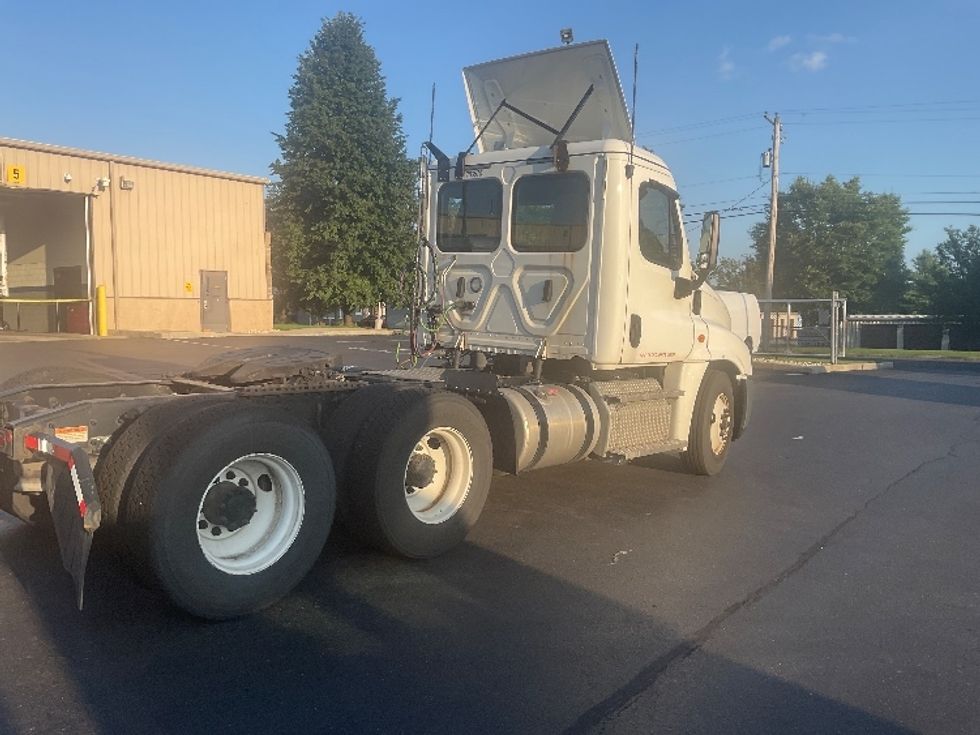 Day Cab Tractor-Heavy Duty Tractors-Freightliner-2020-Cascadia 12564ST-Bethlehem-PA-322,783\n\t\tmiles-$ 60,750 - Image 7