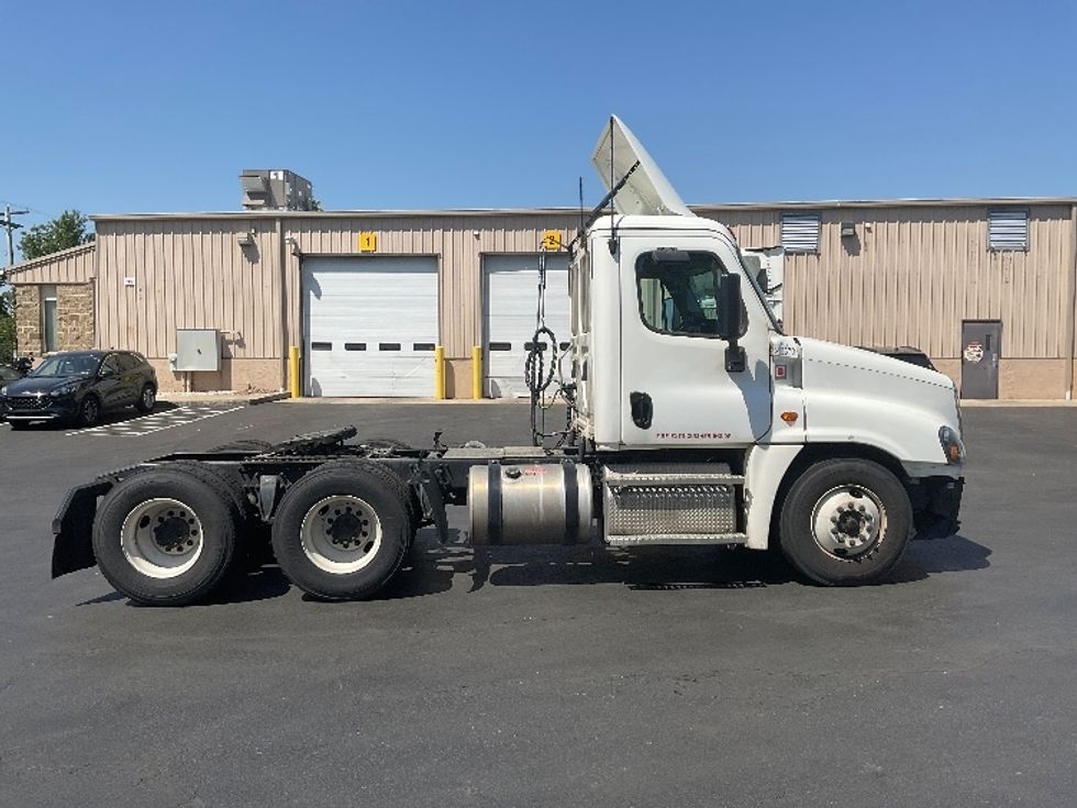 Day Cab Tractor-Heavy Duty Tractors-Freightliner-2020-Cascadia 12564ST-Bethlehem-PA-322,783\n\t\tmiles-$ 60,750 - Image 8