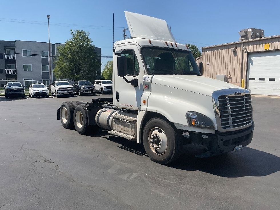 Day Cab Tractor-Heavy Duty Tractors-Freightliner-2020-Cascadia 12564ST-Bethlehem-PA-322,783\n\t\tmiles-$ 60,750 - Image 9