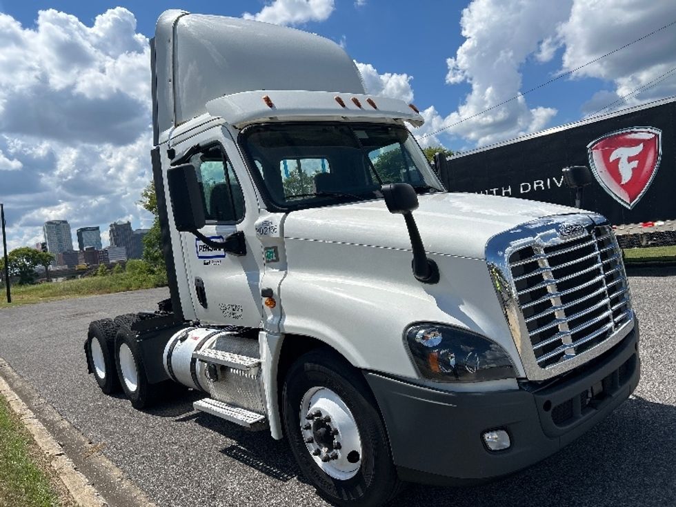 Day Cab Tractor-Heavy Duty Tractors-Freightliner-2020-Cascadia 12564ST-Birmingham-AL-417,302\n\t\tmiles-$ 42,750 - Image 1