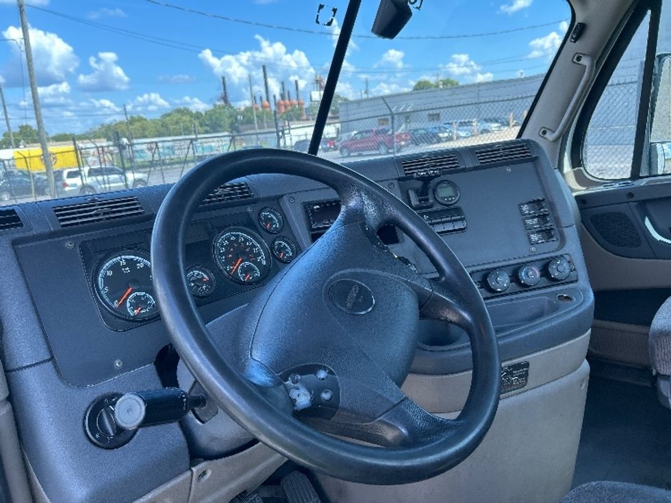 Day Cab Tractor-Heavy Duty Tractors-Freightliner-2020-Cascadia 12564ST-Birmingham-AL-417,302\n\t\tmiles-$ 42,750 - Image 10