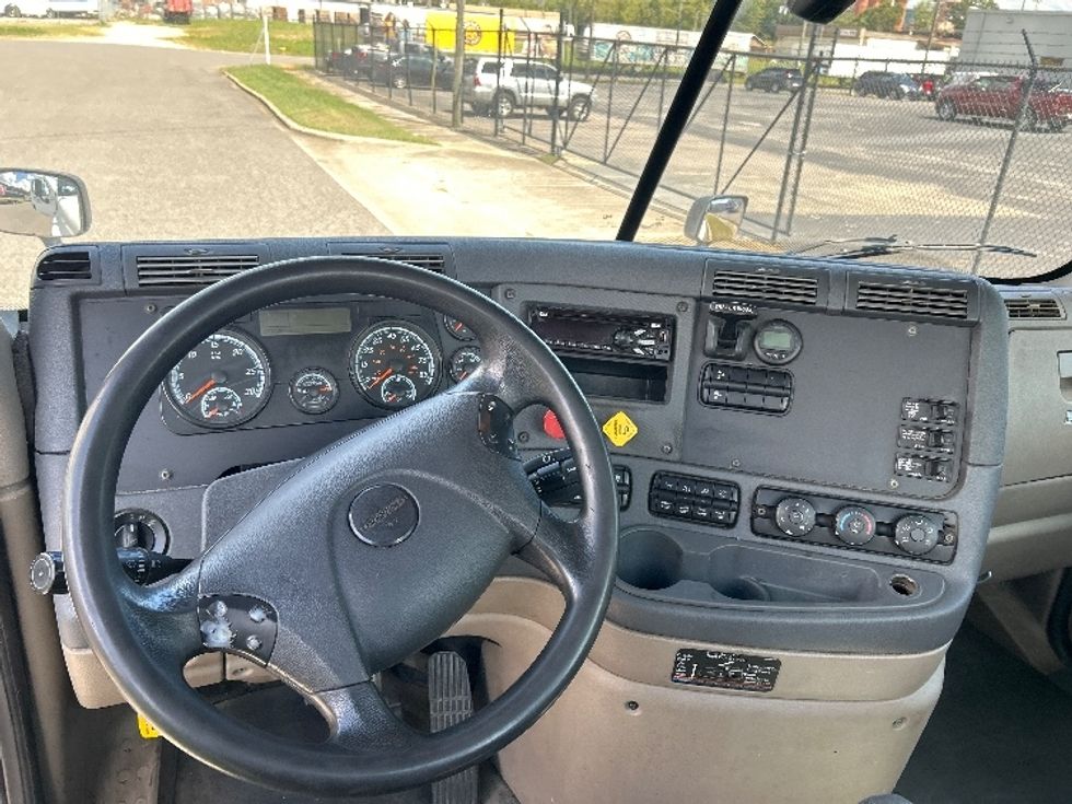 Day Cab Tractor-Heavy Duty Tractors-Freightliner-2020-Cascadia 12564ST-Birmingham-AL-417,302\n\t\tmiles-$ 42,750 - Image 11