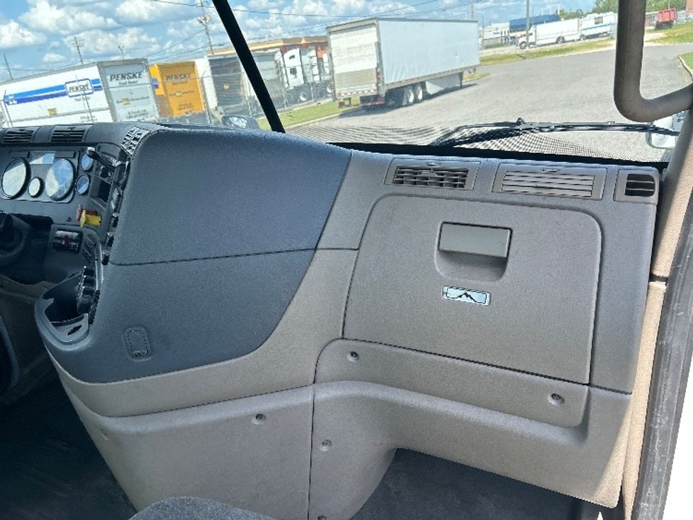 Day Cab Tractor-Heavy Duty Tractors-Freightliner-2020-Cascadia 12564ST-Birmingham-AL-417,302\n\t\tmiles-$ 42,750 - Image 13