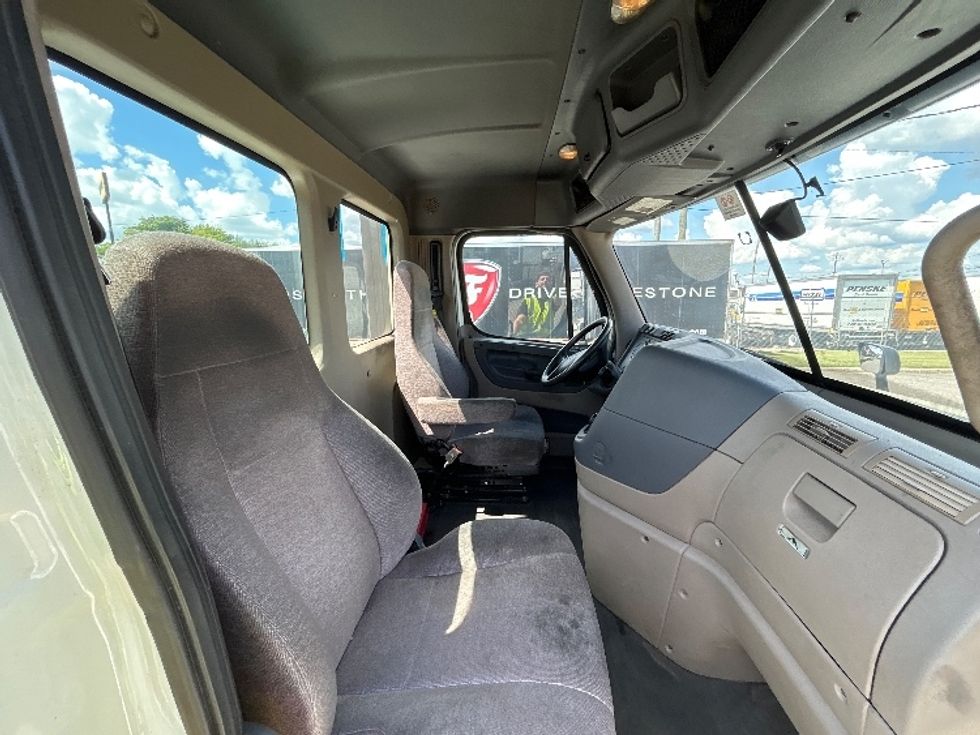 Day Cab Tractor-Heavy Duty Tractors-Freightliner-2020-Cascadia 12564ST-Birmingham-AL-417,302\n\t\tmiles-$ 42,750 - Image 14