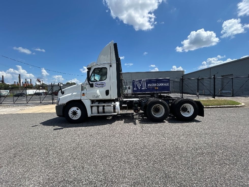 Day Cab Tractor-Heavy Duty Tractors-Freightliner-2020-Cascadia 12564ST-Birmingham-AL-417,302\n\t\tmiles-$ 42,750 - Image 4