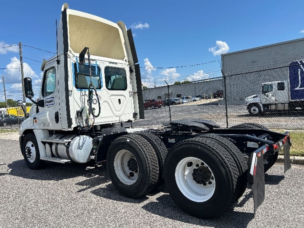 Day Cab Tractor-Heavy Duty Tractors-Freightliner-2020-Cascadia 12564ST-Birmingham-AL-417,302\n\t\tmiles-$ 42,750 - Image 5