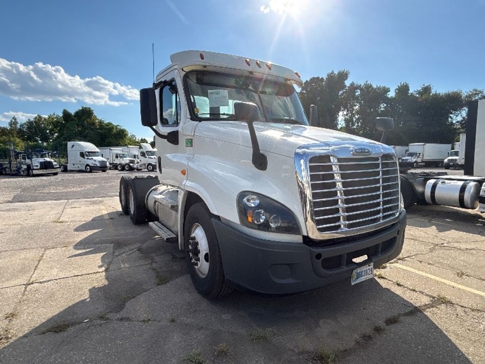 Day Cab Tractor-Heavy Duty Tractors-Freightliner-2020-Cascadia 12564ST-Birmingham-AL-457,886\n\t\tmiles-$ 44,750 - Image 1