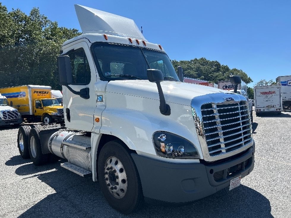 Day Cab Tractor-Heavy Duty Tractors-Freightliner-2020-Cascadia 12564ST-Braintree-MA-308,560\n\t\tmiles-$ 44,500 - Image 1
