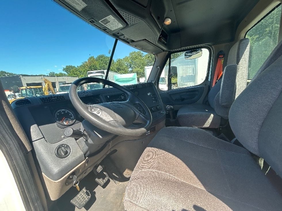 Day Cab Tractor-Heavy Duty Tractors-Freightliner-2020-Cascadia 12564ST-Braintree-MA-308,560\n\t\tmiles-$ 44,500 - Image 10