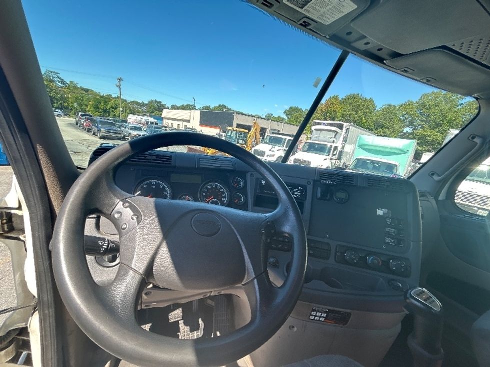 Day Cab Tractor-Heavy Duty Tractors-Freightliner-2020-Cascadia 12564ST-Braintree-MA-308,560\n\t\tmiles-$ 44,500 - Image 11