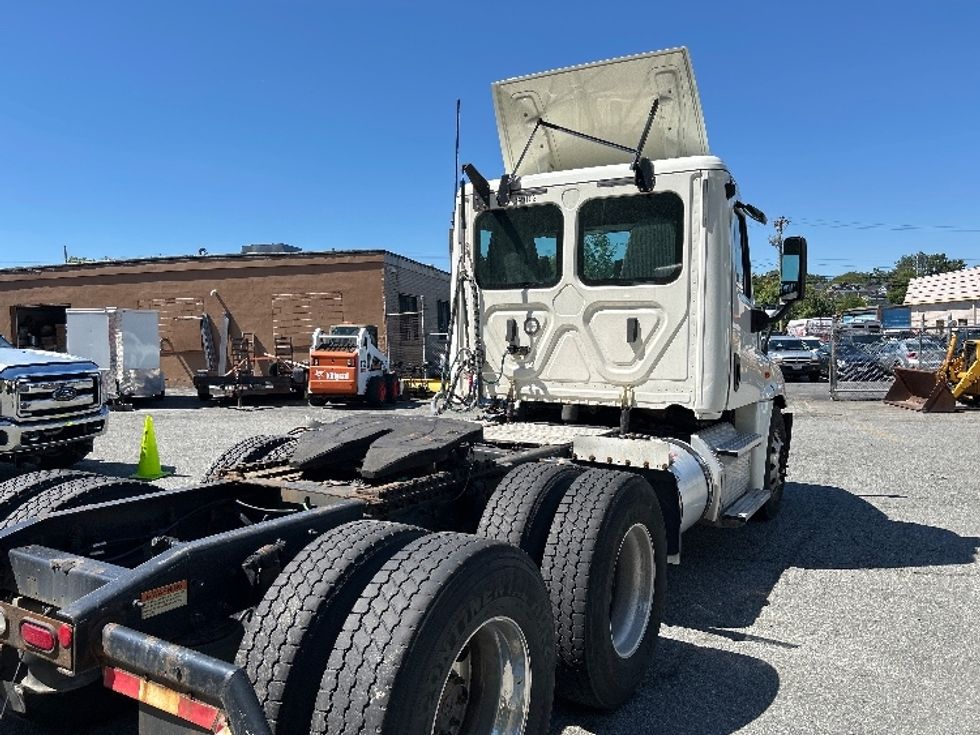 Day Cab Tractor-Heavy Duty Tractors-Freightliner-2020-Cascadia 12564ST-Braintree-MA-308,560\n\t\tmiles-$ 44,500 - Image 17