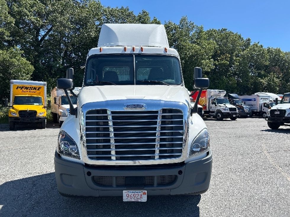Day Cab Tractor-Heavy Duty Tractors-Freightliner-2020-Cascadia 12564ST-Braintree-MA-308,560\n\t\tmiles-$ 44,500 - Image 2