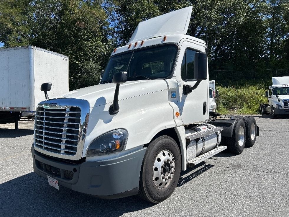 Day Cab Tractor-Heavy Duty Tractors-Freightliner-2020-Cascadia 12564ST-Braintree-MA-308,560\n\t\tmiles-$ 44,500 - Image 3