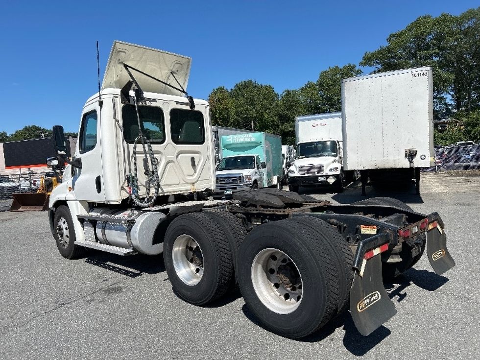 Day Cab Tractor-Heavy Duty Tractors-Freightliner-2020-Cascadia 12564ST-Braintree-MA-308,560\n\t\tmiles-$ 44,500 - Image 5