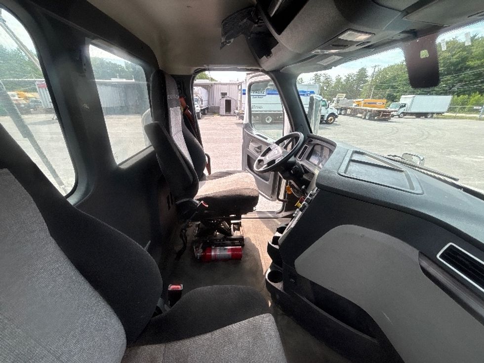 Day Cab Tractor-Heavy Duty Tractors-Freightliner-2020-Cascadia 12564ST-Braintree-MA-561,805\n\t\tmiles-$ 33,750 - Image 14