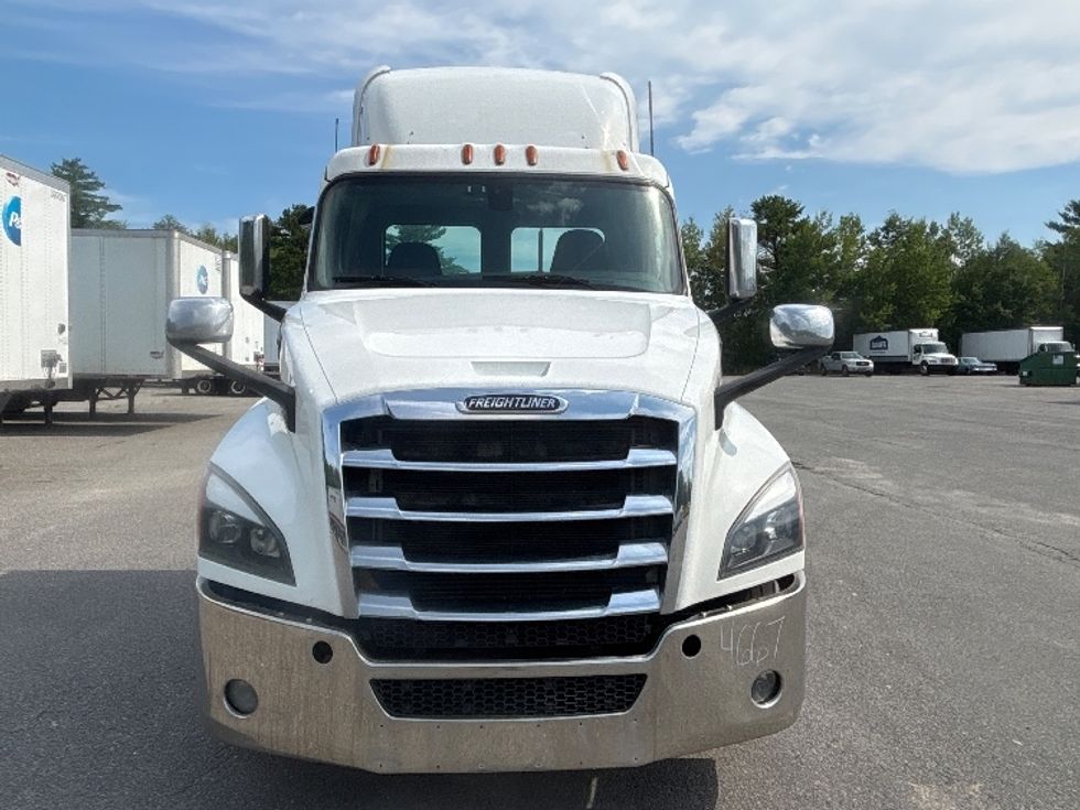 Day Cab Tractor-Heavy Duty Tractors-Freightliner-2020-Cascadia 12564ST-Braintree-MA-561,805\n\t\tmiles-$ 33,750 - Image 2