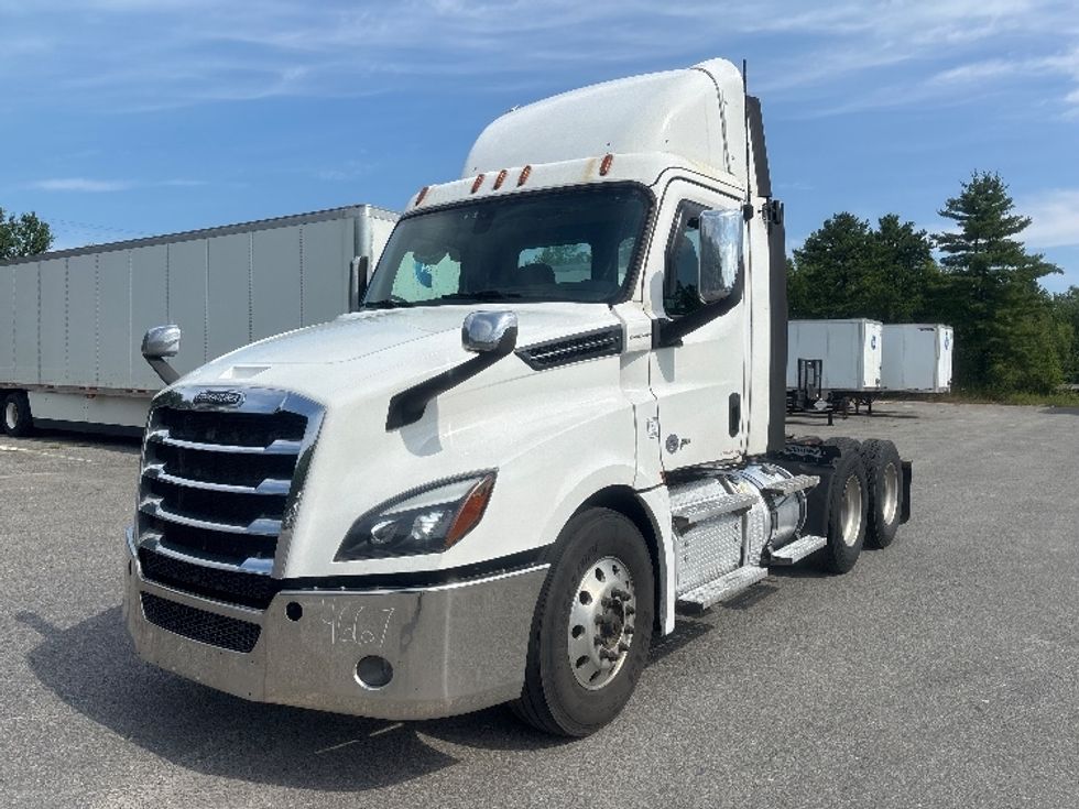 Day Cab Tractor-Heavy Duty Tractors-Freightliner-2020-Cascadia 12564ST-Braintree-MA-561,805\n\t\tmiles-$ 33,750 - Image 3