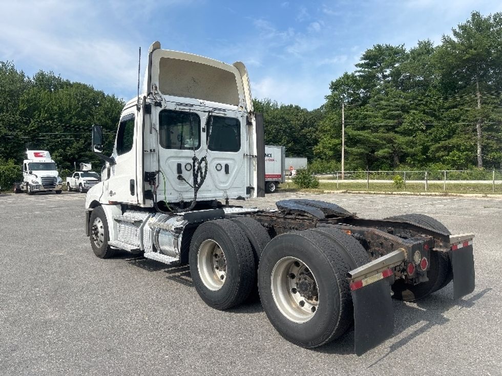 Day Cab Tractor-Heavy Duty Tractors-Freightliner-2020-Cascadia 12564ST-Braintree-MA-561,805\n\t\tmiles-$ 33,750 - Image 5