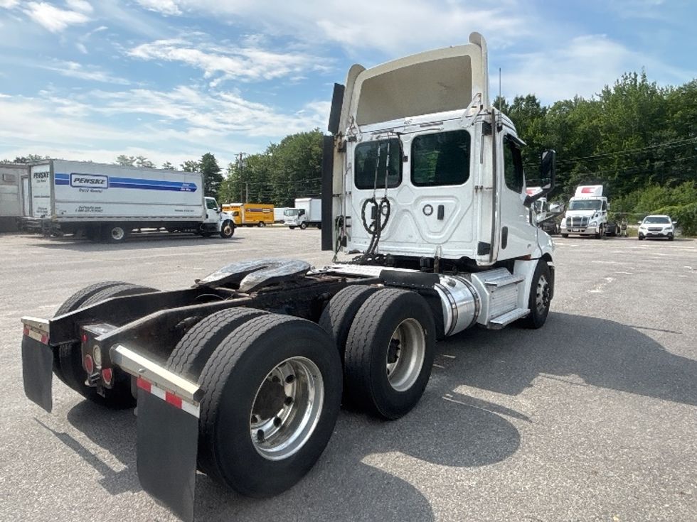 Day Cab Tractor-Heavy Duty Tractors-Freightliner-2020-Cascadia 12564ST-Braintree-MA-561,805\n\t\tmiles-$ 33,750 - Image 7