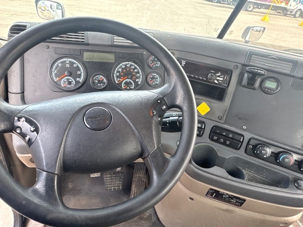 Day Cab Tractor-Heavy Duty Tractors-Freightliner-2020-Cascadia 12564ST-Brooklyn Park-MN-531,670\n\t\tmiles-$ 33,750 - Image 10