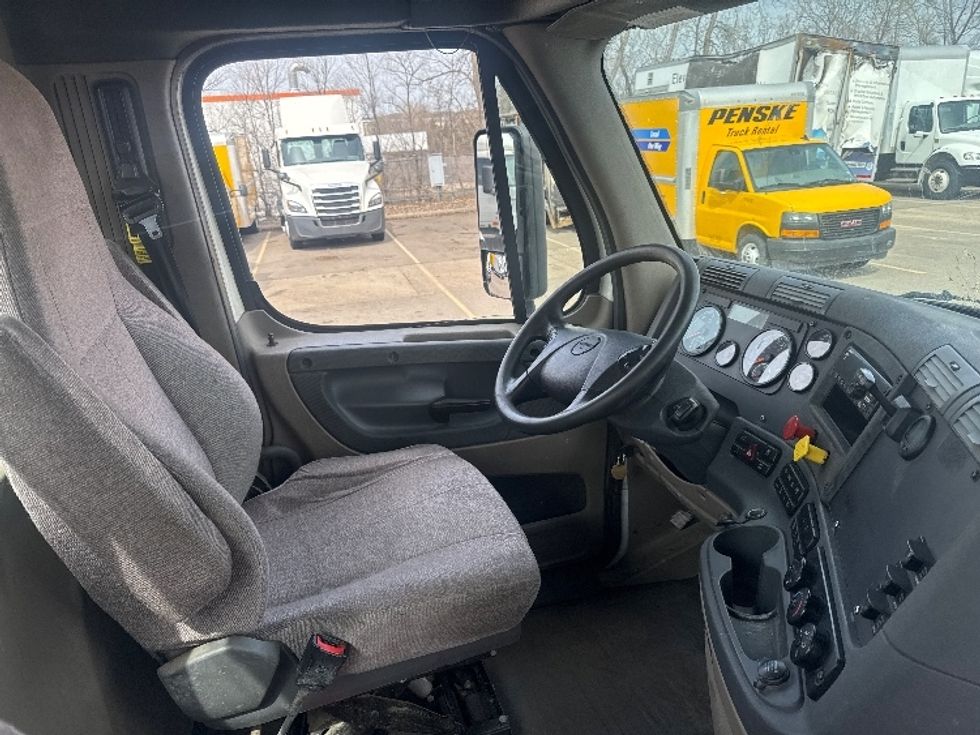 Day Cab Tractor-Heavy Duty Tractors-Freightliner-2020-Cascadia 12564ST-Brooklyn Park-MN-531,670\n\t\tmiles-$ 33,750 - Image 13