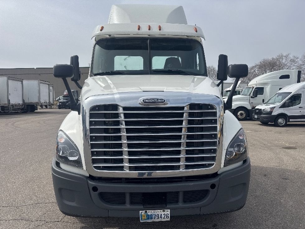 Day Cab Tractor-Heavy Duty Tractors-Freightliner-2020-Cascadia 12564ST-Brooklyn Park-MN-531,670\n\t\tmiles-$ 33,750 - Image 2