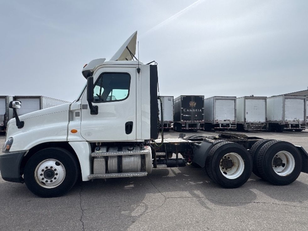 Day Cab Tractor-Heavy Duty Tractors-Freightliner-2020-Cascadia 12564ST-Brooklyn Park-MN-531,670\n\t\tmiles-$ 33,750 - Image 4