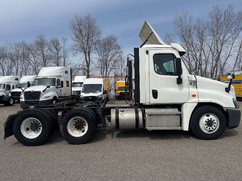 Day Cab Tractor-Heavy Duty Tractors-Freightliner-2020-Cascadia 12564ST-Brooklyn Park-MN-531,670\n\t\tmiles-$ 33,750 - Image 7