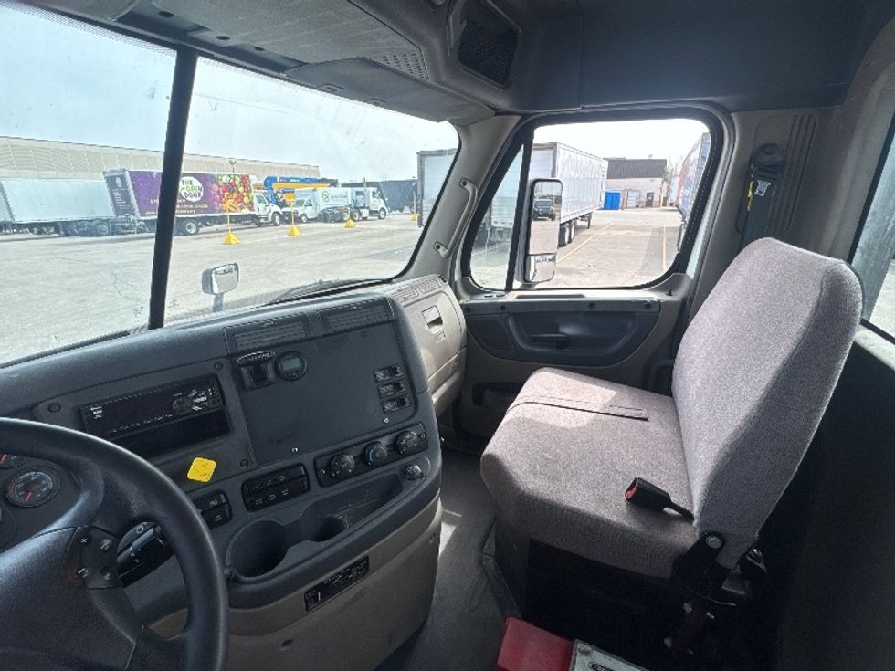 Day Cab Tractor-Heavy Duty Tractors-Freightliner-2020-Cascadia 12564ST-Brooklyn Park-MN-531,670\n\t\tmiles-$ 33,750 - Image 9