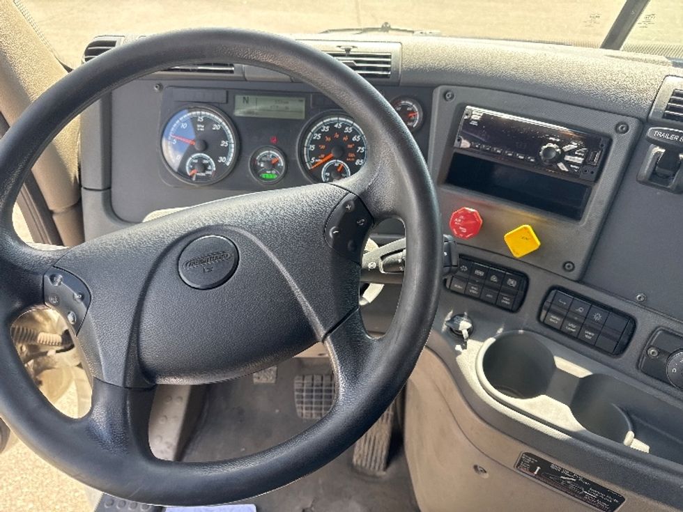 Day Cab Tractor-Heavy Duty Tractors-Freightliner-2020-Cascadia 12564ST-Brooklyn Park-MN-565,980\n\t\tmiles-$ 31,500 - Image 11