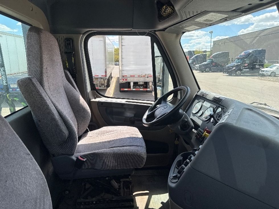 Day Cab Tractor-Heavy Duty Tractors-Freightliner-2020-Cascadia 12564ST-Brooklyn Park-MN-565,980\n\t\tmiles-$ 31,500 - Image 14