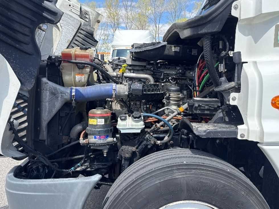 Day Cab Tractor-Heavy Duty Tractors-Freightliner-2020-Cascadia 12564ST-Brooklyn Park-MN-565,980\n\t\tmiles-$ 31,500 - Image 16