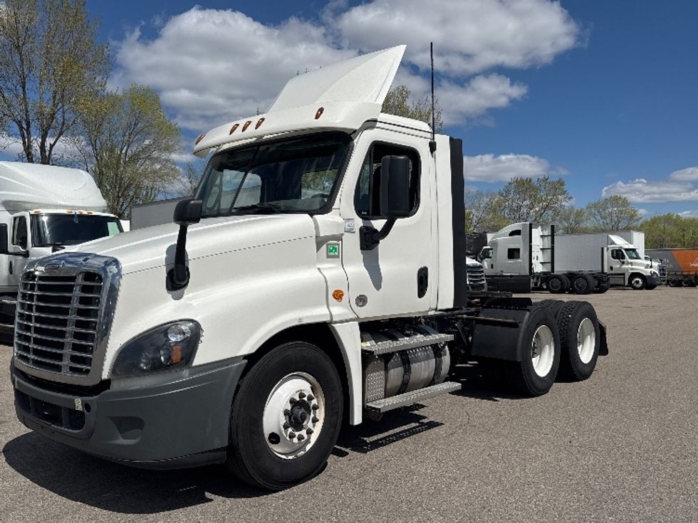 Day Cab Tractor-Heavy Duty Tractors-Freightliner-2020-Cascadia 12564ST-Brooklyn Park-MN-565,980\n\t\tmiles-$ 31,500 - Image 3