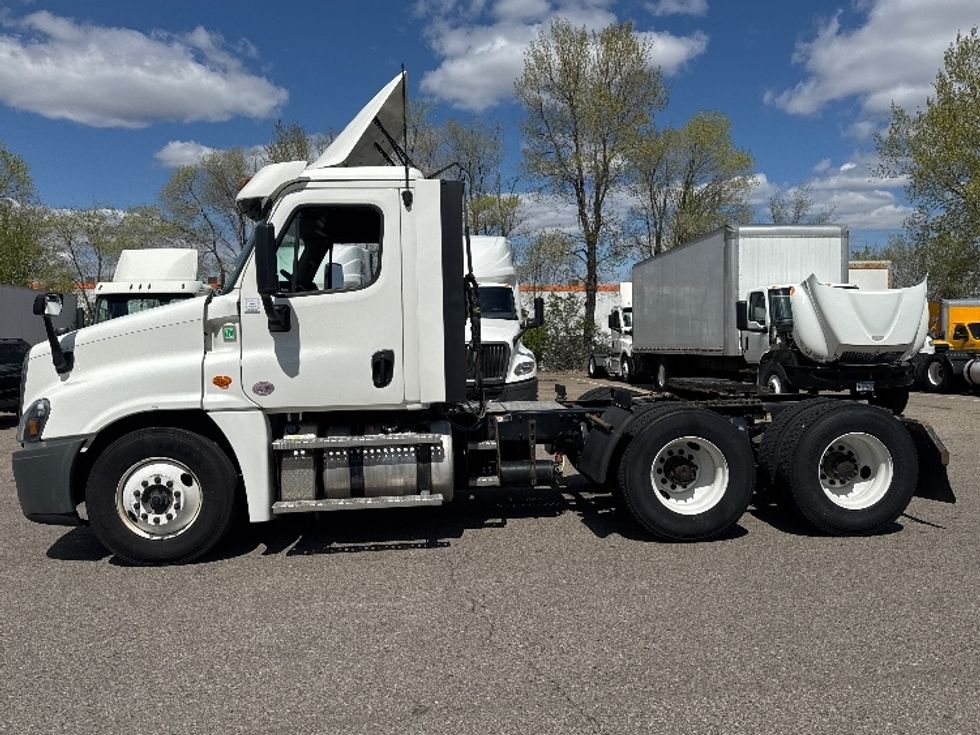 Day Cab Tractor-Heavy Duty Tractors-Freightliner-2020-Cascadia 12564ST-Brooklyn Park-MN-565,980\n\t\tmiles-$ 31,500 - Image 4