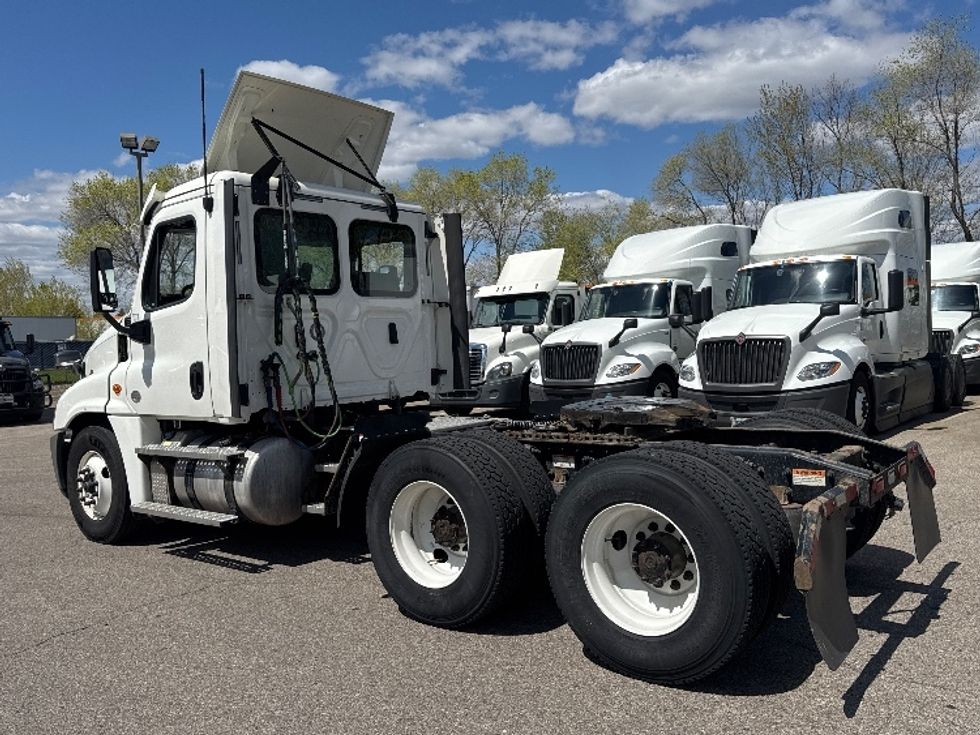 Day Cab Tractor-Heavy Duty Tractors-Freightliner-2020-Cascadia 12564ST-Brooklyn Park-MN-565,980\n\t\tmiles-$ 31,500 - Image 5