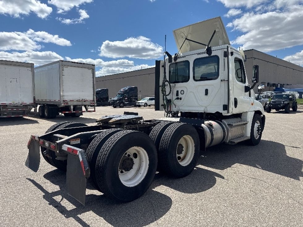 Day Cab Tractor-Heavy Duty Tractors-Freightliner-2020-Cascadia 12564ST-Brooklyn Park-MN-565,980\n\t\tmiles-$ 31,500 - Image 7