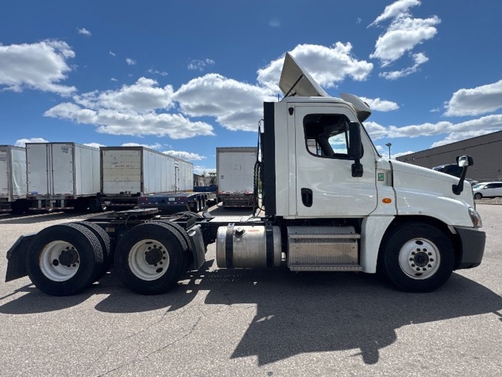 Day Cab Tractor-Heavy Duty Tractors-Freightliner-2020-Cascadia 12564ST-Brooklyn Park-MN-565,980\n\t\tmiles-$ 31,500 - Image 8