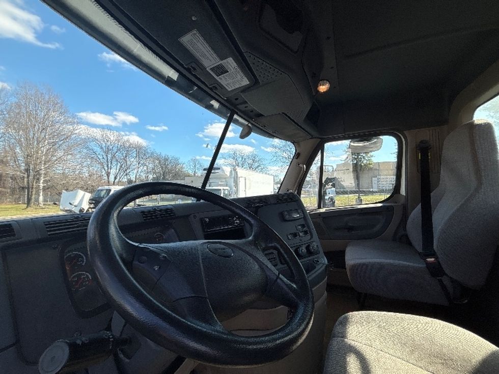 Day Cab Tractor-Heavy Duty Tractors-Freightliner-2020-Cascadia 12564ST-Capitol Heights-MD-125,730\n\t\tmiles-$ 58,000 - Image 10
