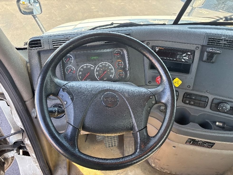Day Cab Tractor-Heavy Duty Tractors-Freightliner-2020-Cascadia 12564ST-Capitol Heights-MD-125,730\n\t\tmiles-$ 58,000 - Image 11